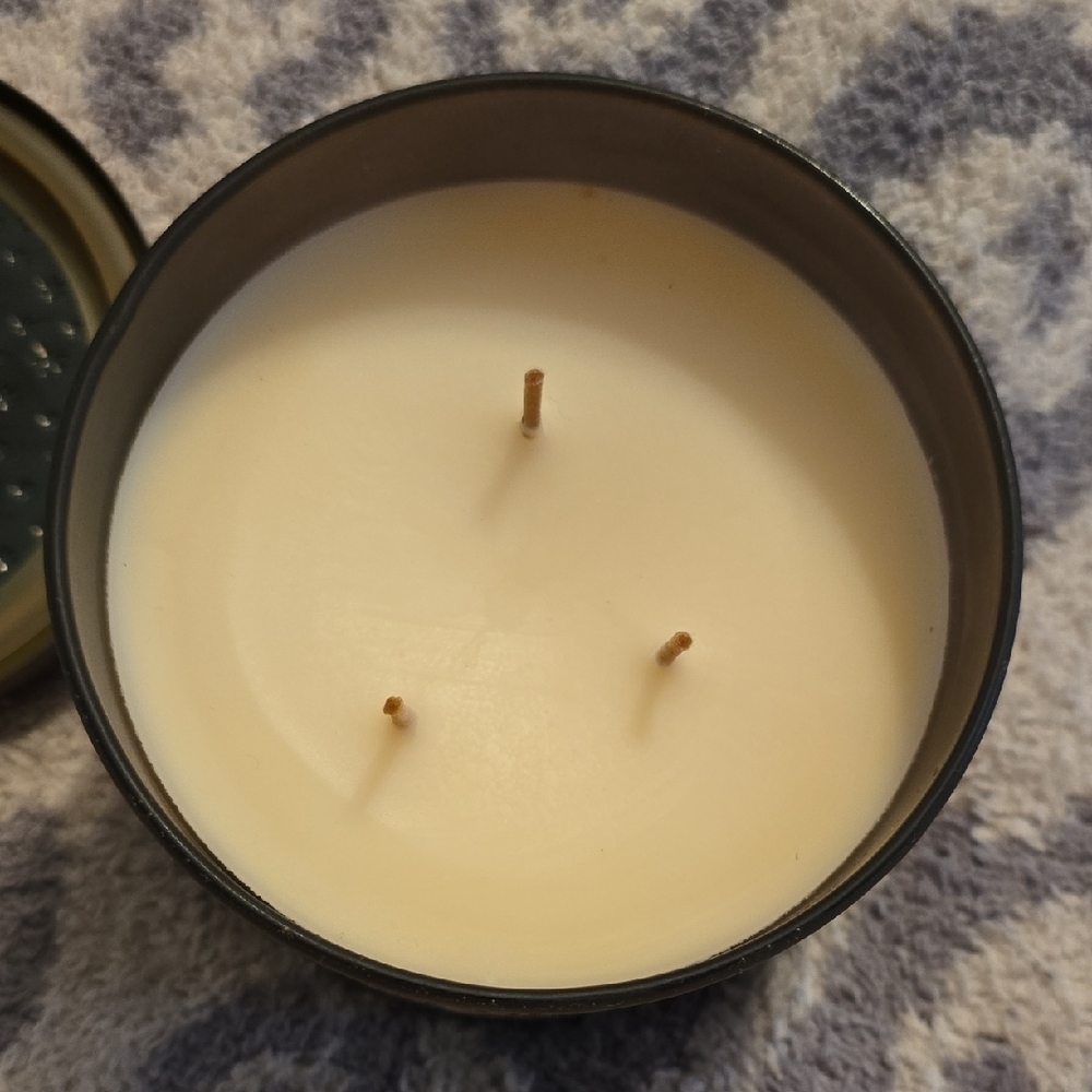 Bath & Body Works Hot Cocoa & Cream 3 Wick Candle- New - Picture 3 of 4